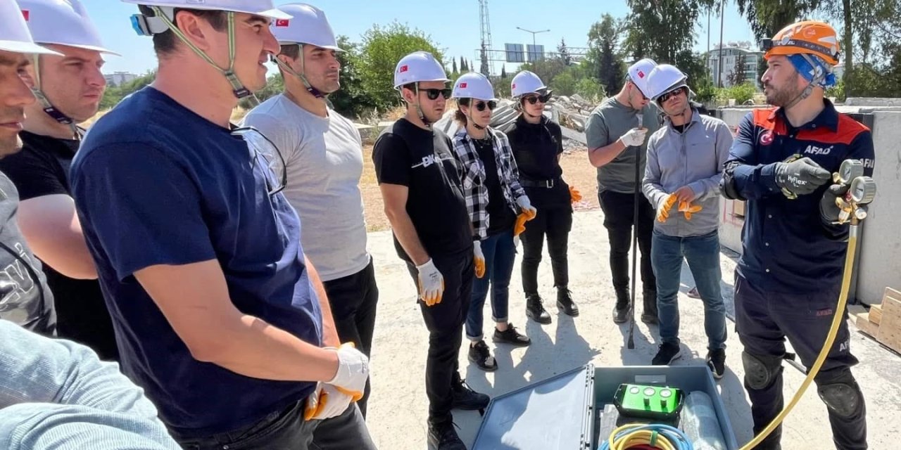 Aydın’da çevik kuvvet personeline deprem arama kurtarma eğitimi verildi