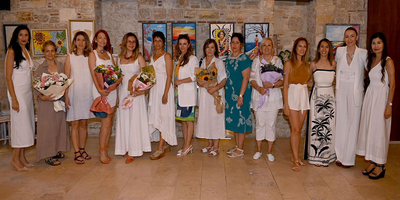 İbramaki Sanat Galerisi’nin duvarlarını mozaik eserler süslemeye başladı