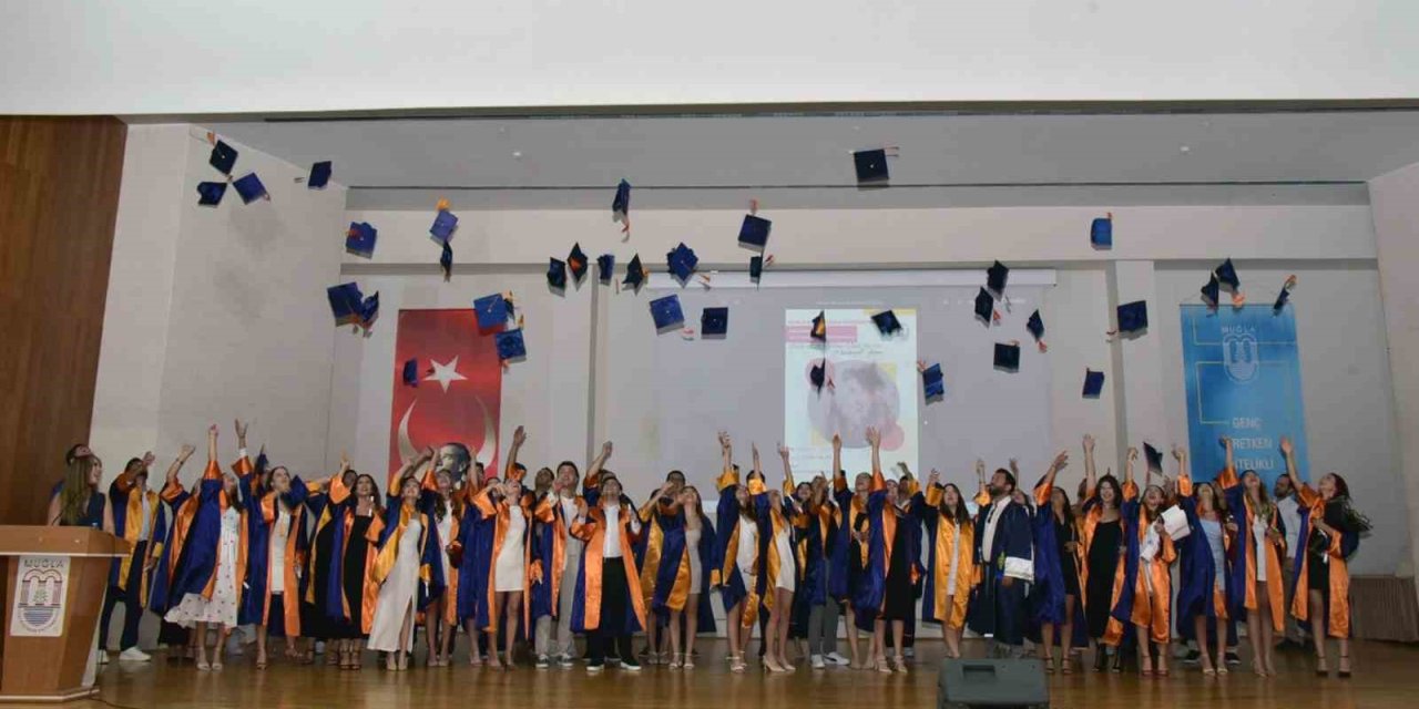 MSKÜ, mezun öğrencilerini uğurlamaya devam ediyor