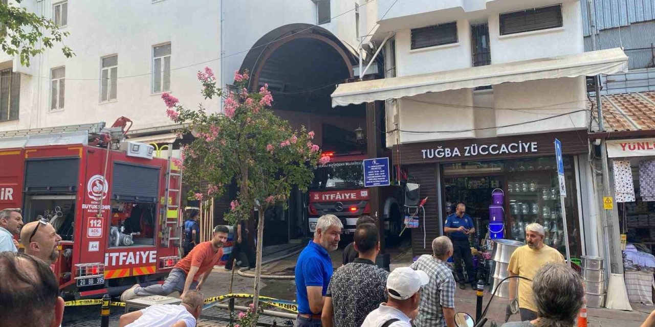 Tarihi çarşıda çıkan yangında zaman karşı mücadele veriliyor