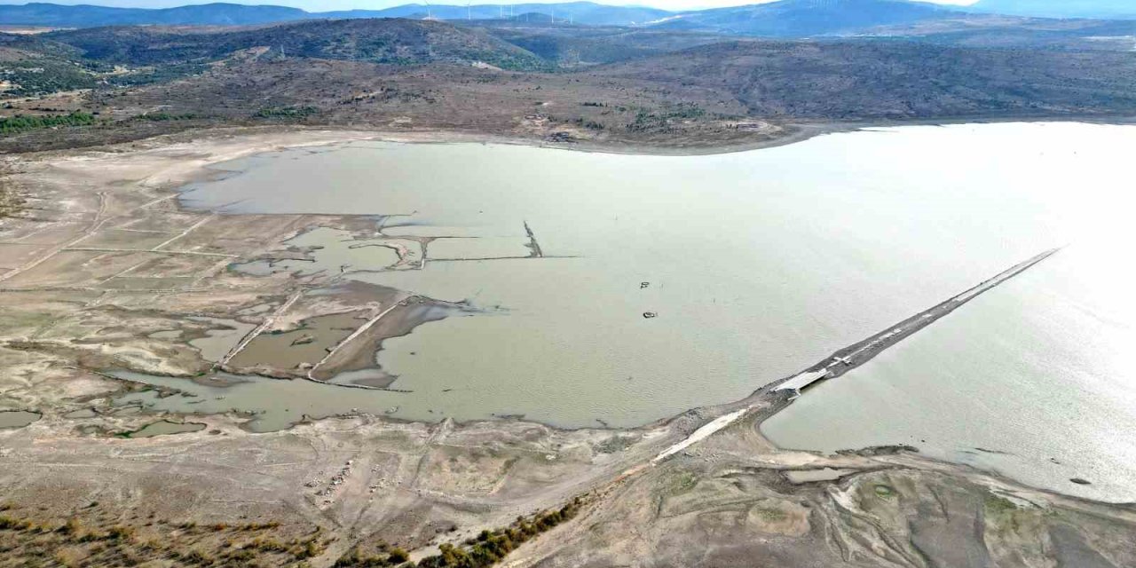 Çeşme’nin içme suyu kaynağı erimeye devam ediyor