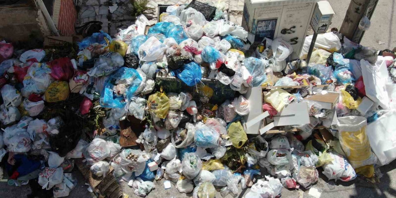Buca sokaklarında çöpler hastalık yayacak boyuta geldi, vatandaş tedirgin