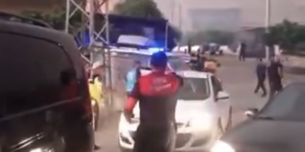 Aliağa’daki yangın Foça’ya doğru genişledi, bazı evler tahliye edildi