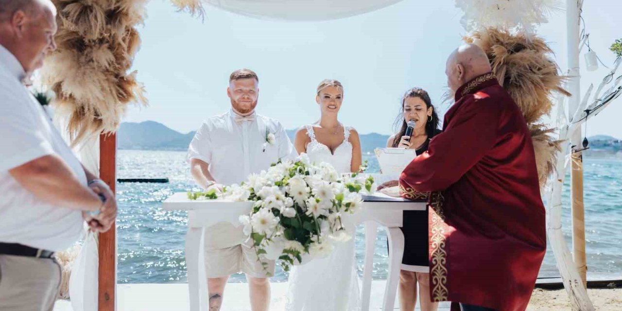 İngiliz çiftlerin gözdesi Marmaris: "Tatil, düğün ve ömür boyu hatıralar bir arada"