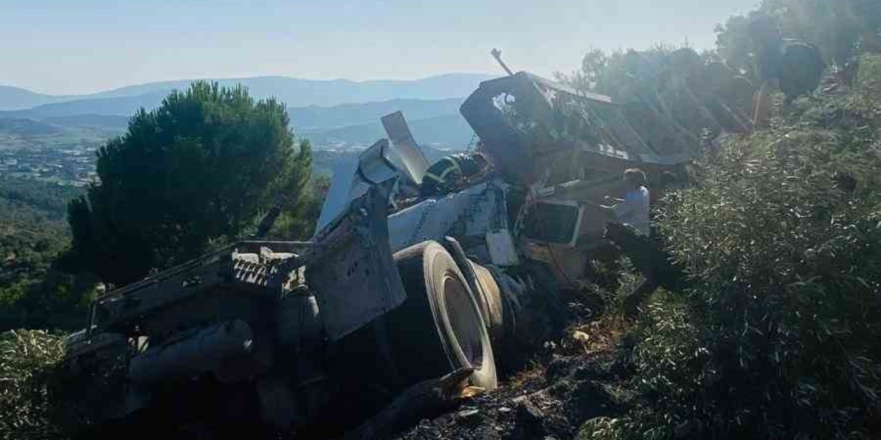 Milas’ta tır şarampole devrildi: sürücü ağır yaralandı