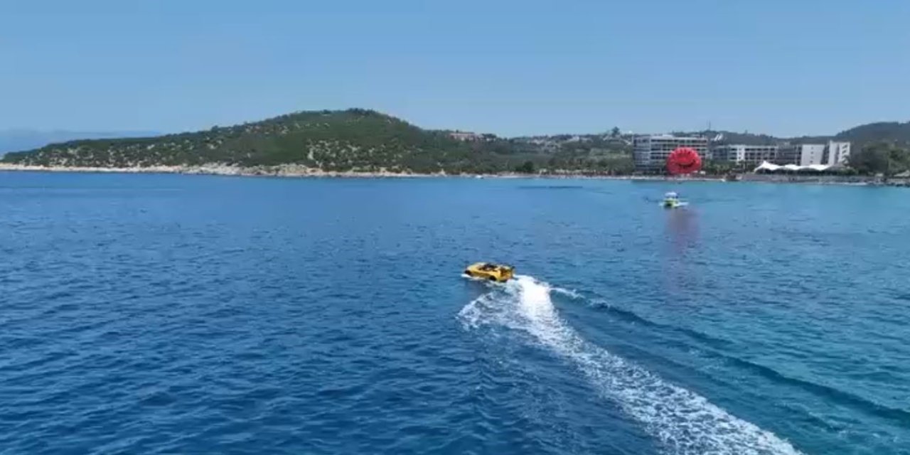 Tatil beldelerinde yeni trend: Spor araba görünümlü sürat tekneleri ilgi görüyor