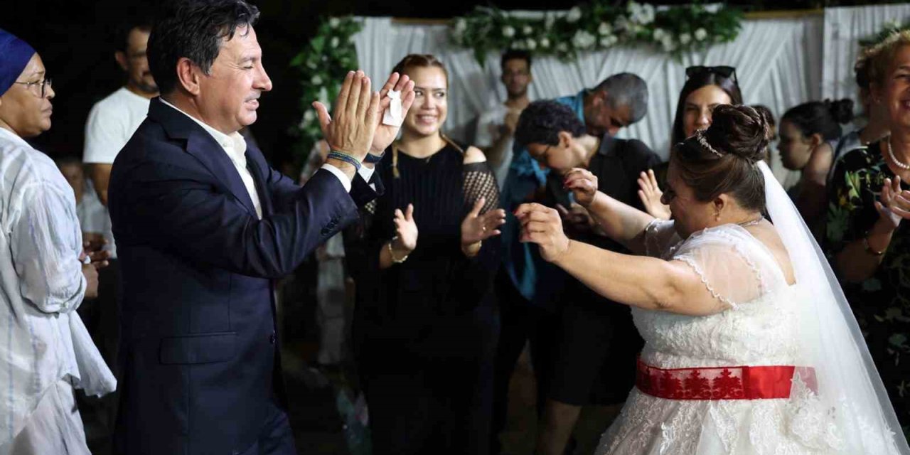 Başkan Aras, Nilay’ın gelinlik hayaline ortak oldu