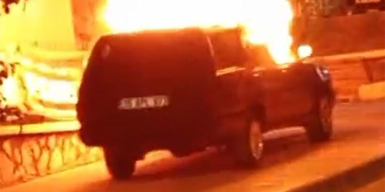 Aydın’da dehşet: Boşanmak isteyen eşinin otomobilini ateşe verdi