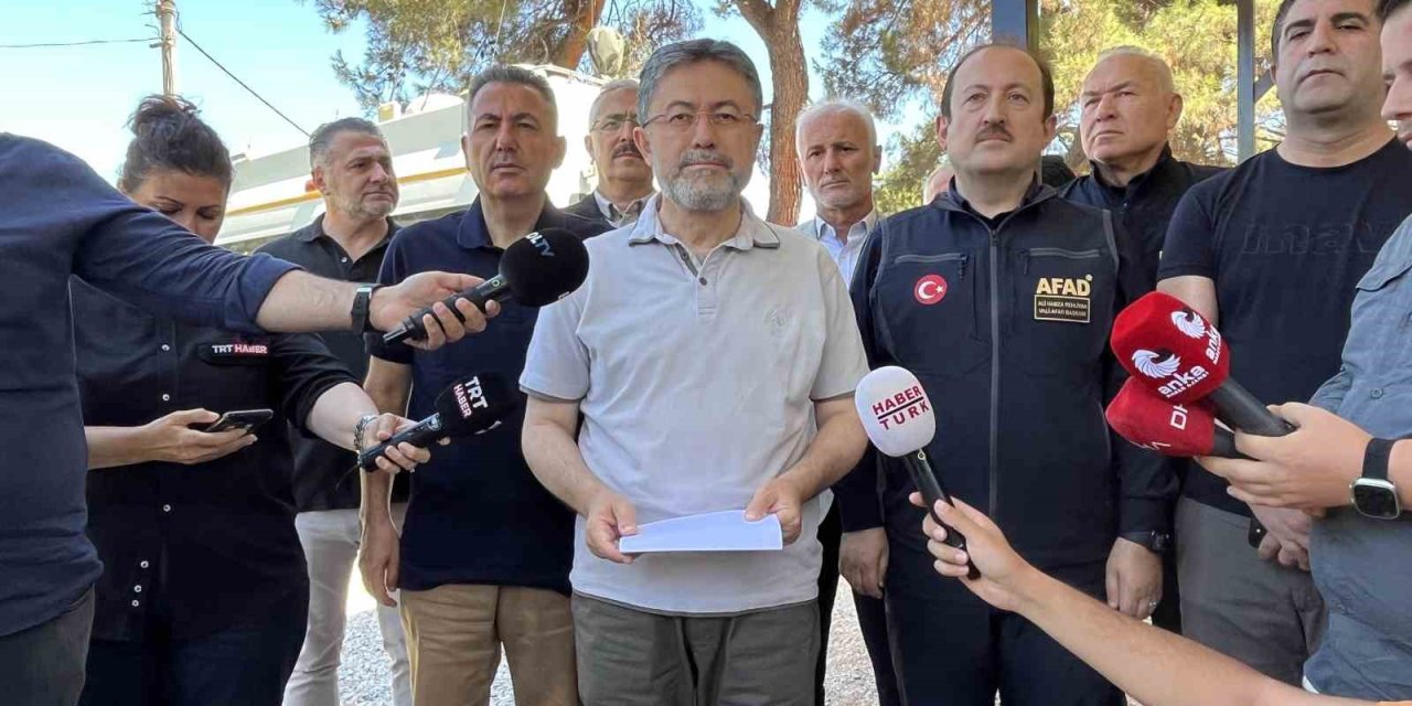 Bakan Yumaklı: "İzmir’deki yangının enerjisi düşürüldü"