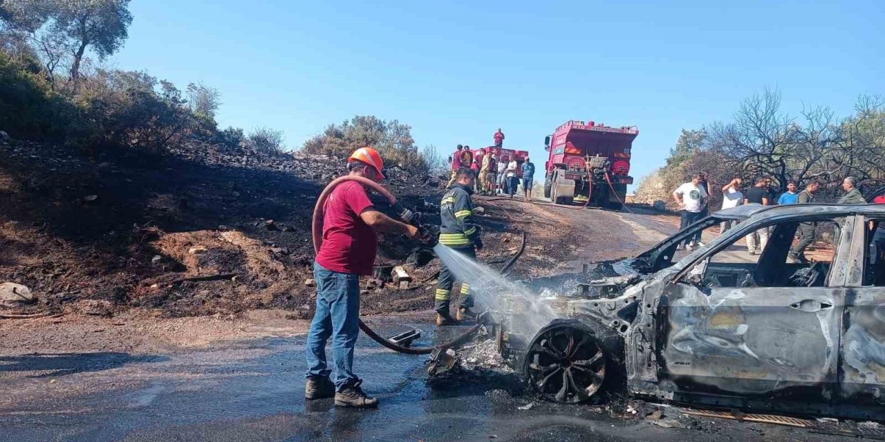 Araçta çıkan yangın ormana sıçradı