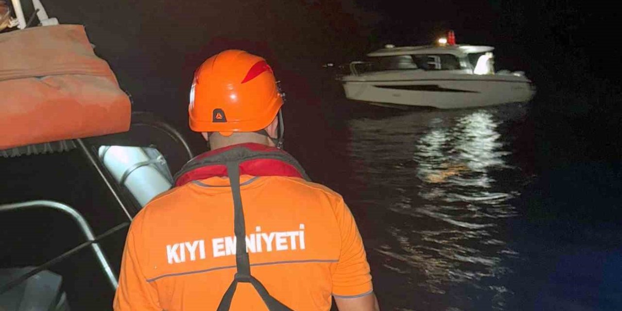 Makine arızası sonucu sürüklenen tekne KIYEM ekiplerince kurtarıldı