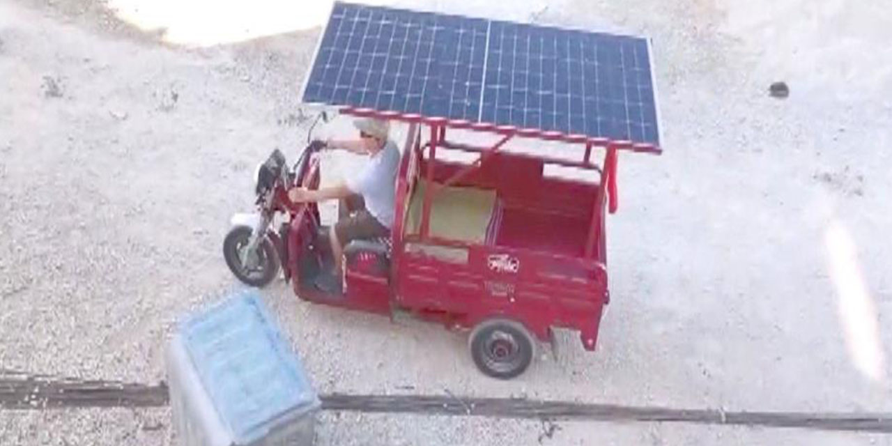 Elektrikli motosikletine güneş paneli entegre edip tasarruf sağladı