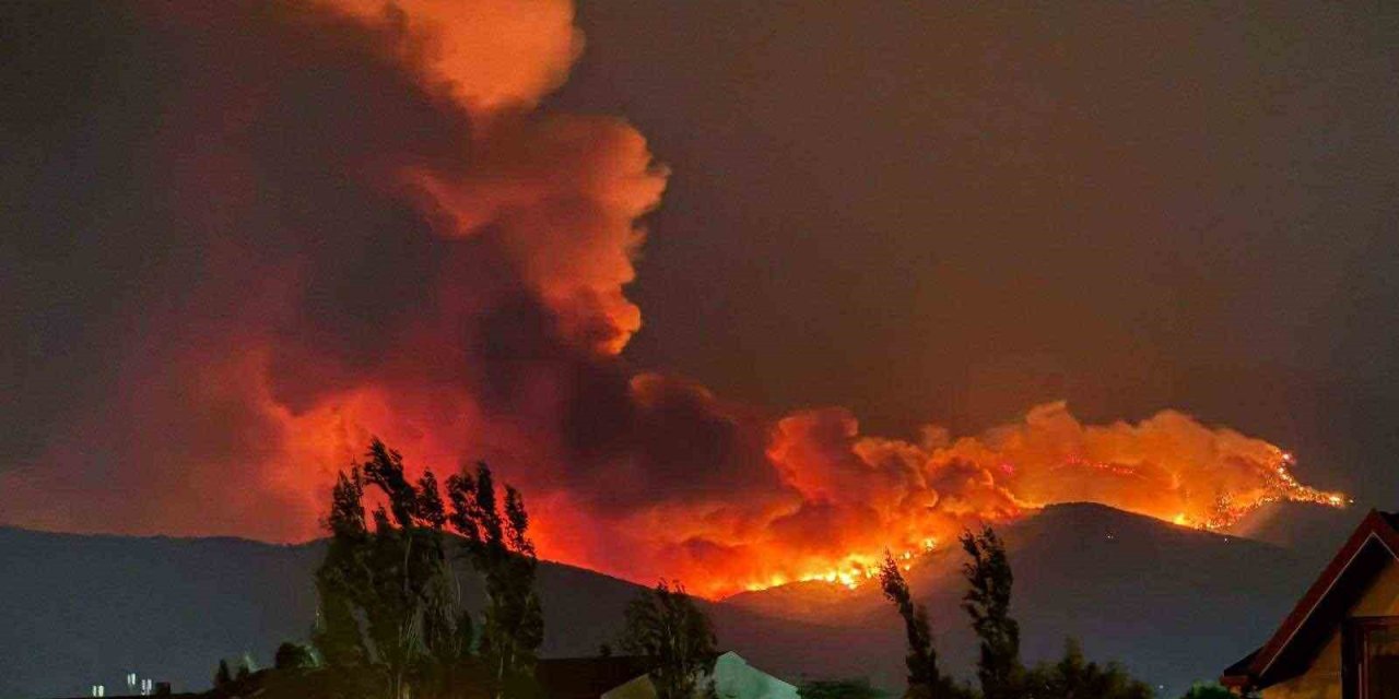 Bir yangın da Ödemiş’te: 3 mahalle tahliye edildi