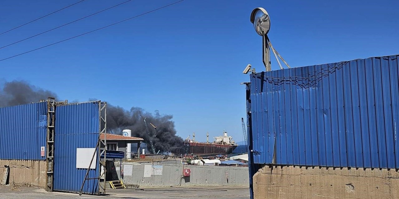 Aliağa’da sökümdeki tanker gemide yangın