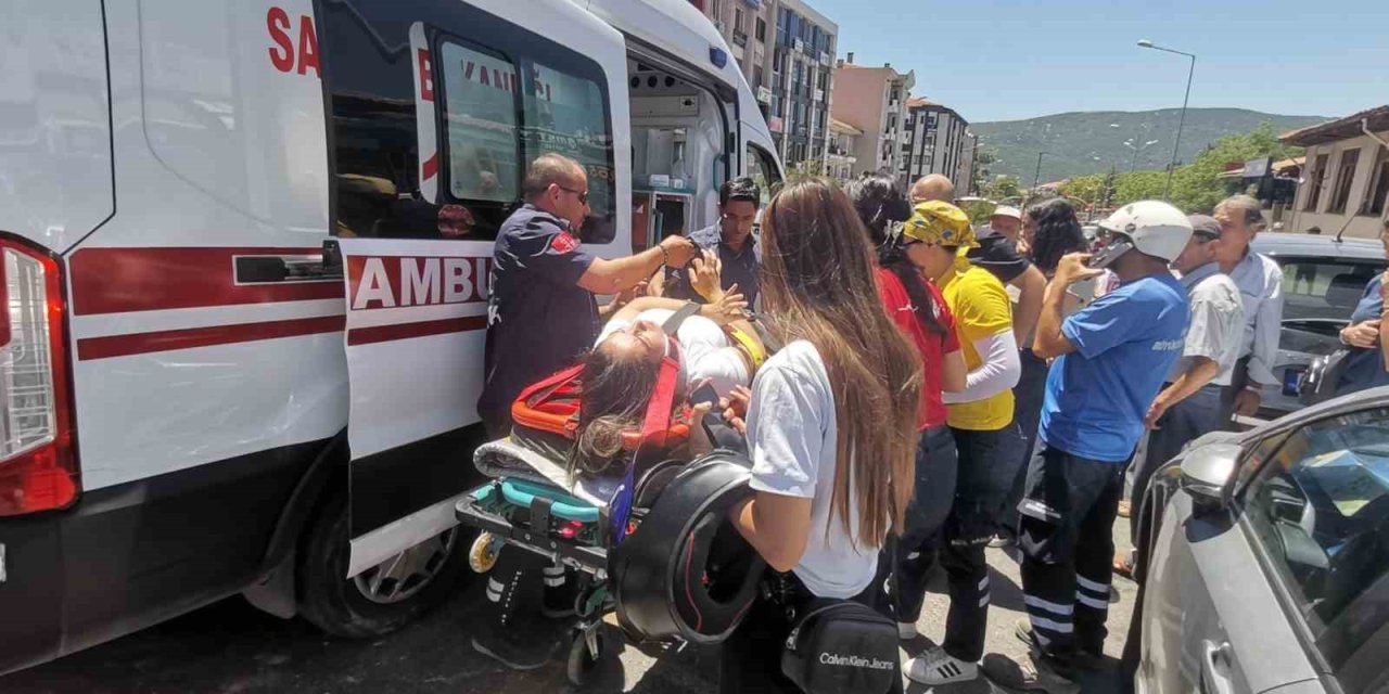 Menteşe’de otomobil motosikletliye çarptı: 1 yaralı