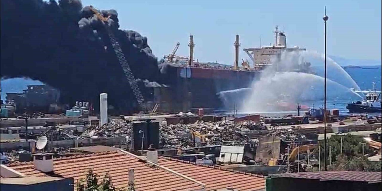 Aliağa’da tanker gemide yangın devam ediyor