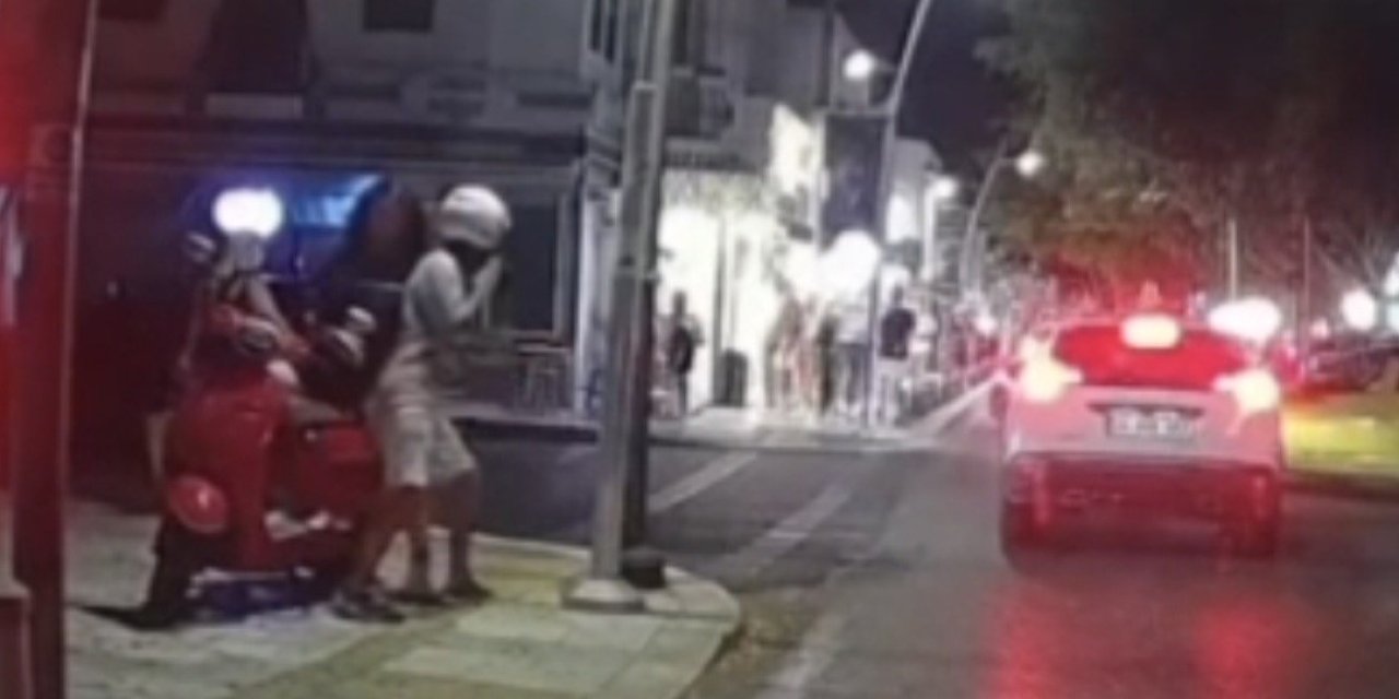 Trafikte birbirlerine girdiler: O anlar kamerada