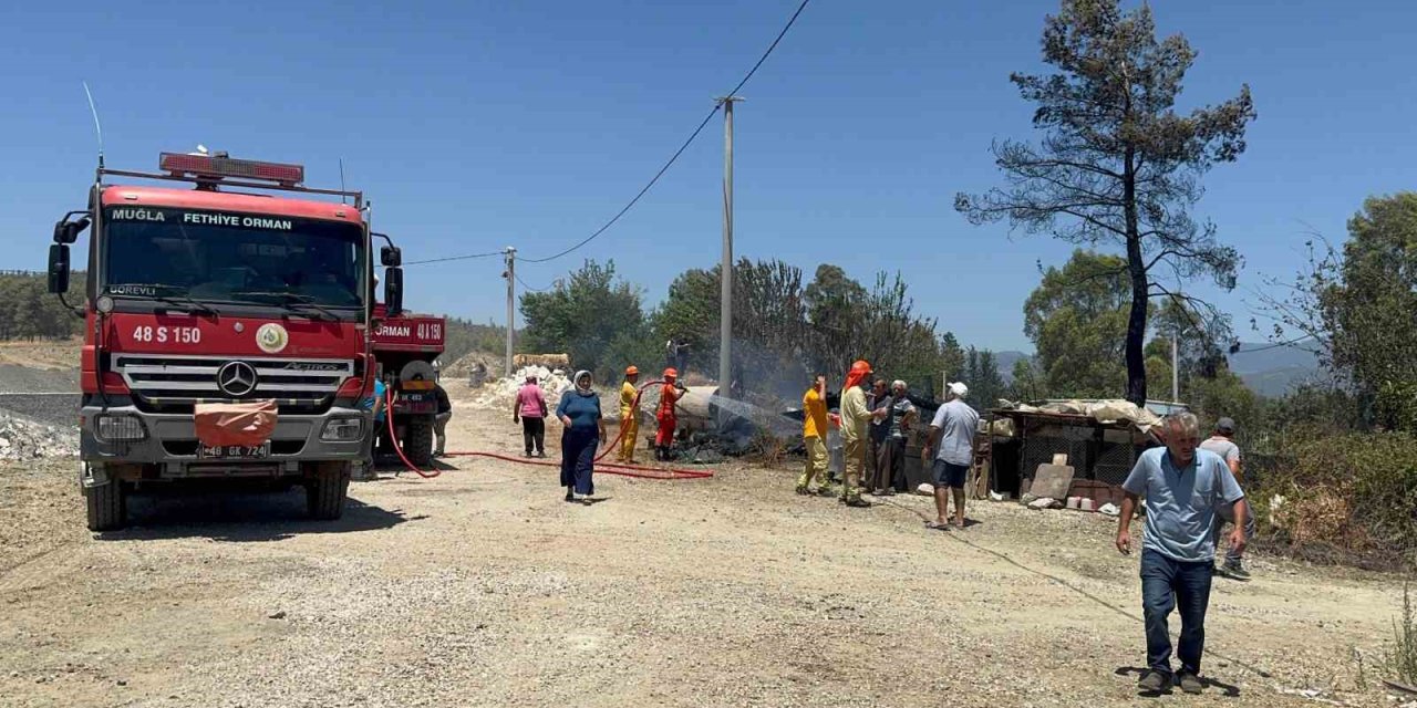 Bariyer yapımı sırasında çıkan kıvılcımlar yangına neden oldu