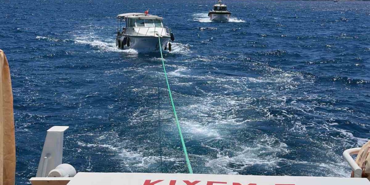 Fethiye’de arızalanan ve sürüklenin tekne kurtarıldı