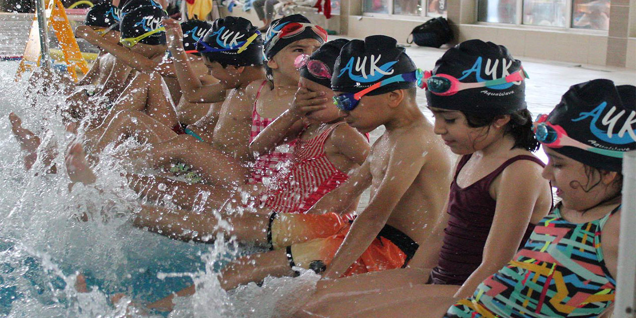 Aqua Wave yüzme eğitmenleriyle tanışın deneyim, ilgi ve profesyonellik