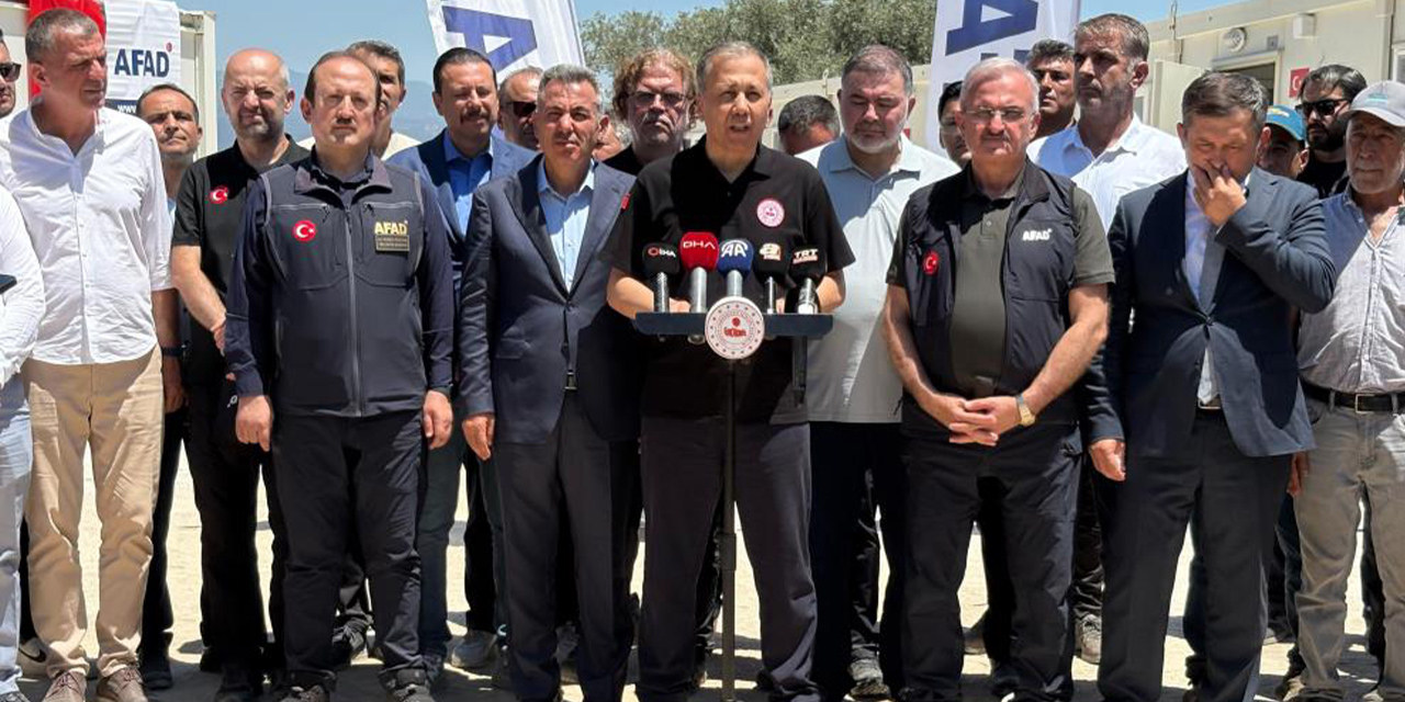Bakan Yerlikaya, İzmir’de yanan köyleri ziyaret etti