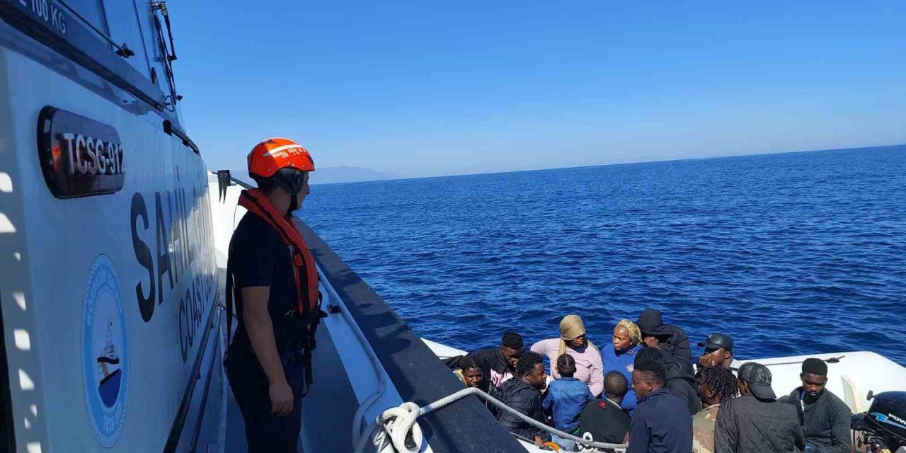 İzmir açıklarında 16 kaçak göçmen yakalandı