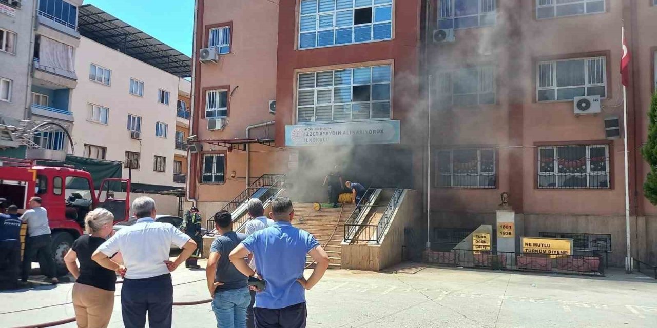 İncirliova’da bir okulun zemin katında yangın çıktı