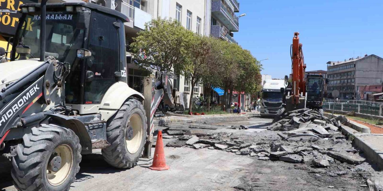 Büyükşehir’in Söke’de yol çalışması devam ediyor