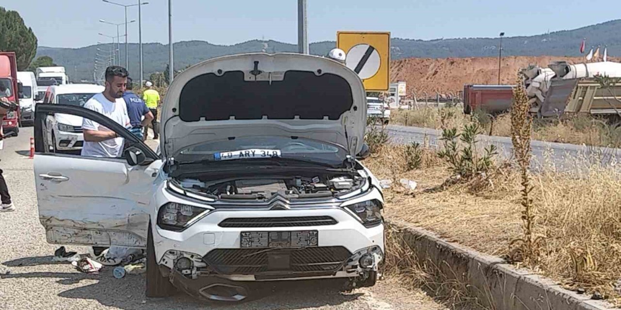 Yasaklı madde bulunduran araç, polisi peşine taktı, lastikleri patlatılarak durduruldu