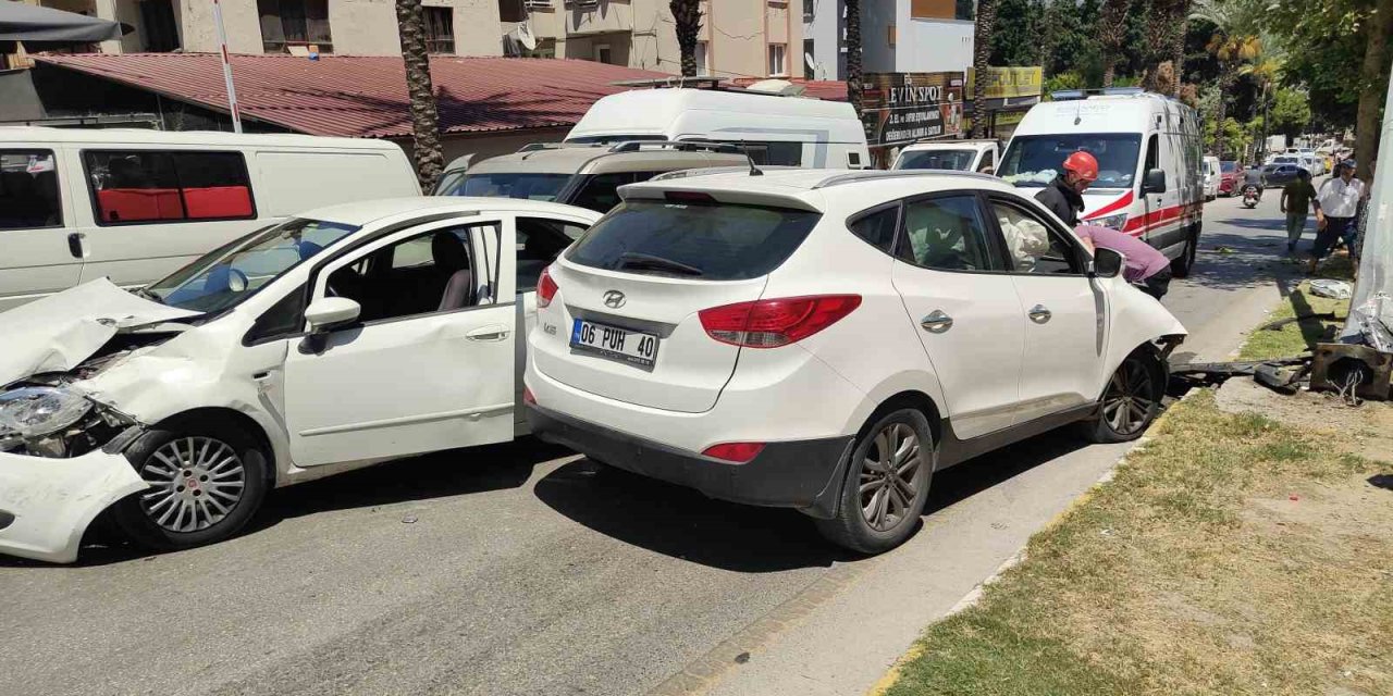 Kuşadası’nda freni tutmayan araç kazaya neden oldu: 5 yaralı