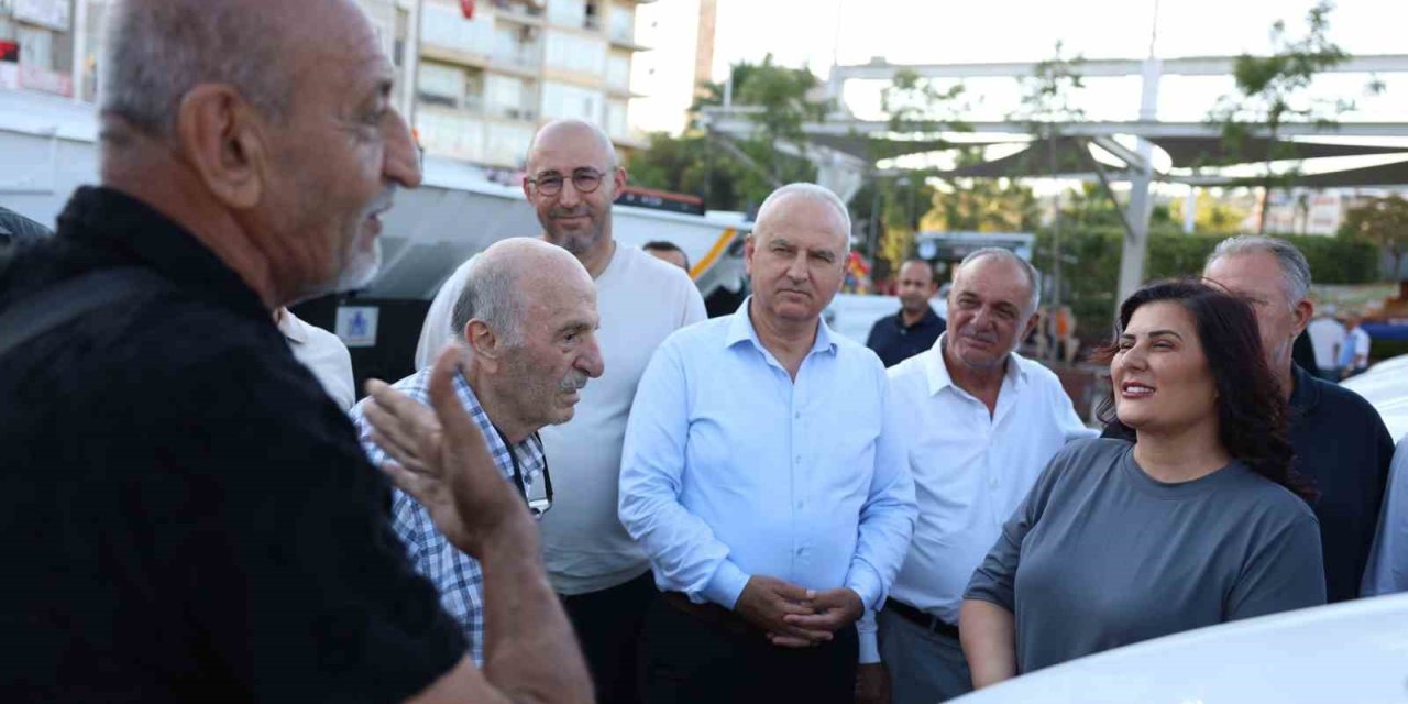 Belediyeye yeni alınan araçları gören yaşlı amcalar, Başkan Çerçioğlu’na böyle teşekkür etti