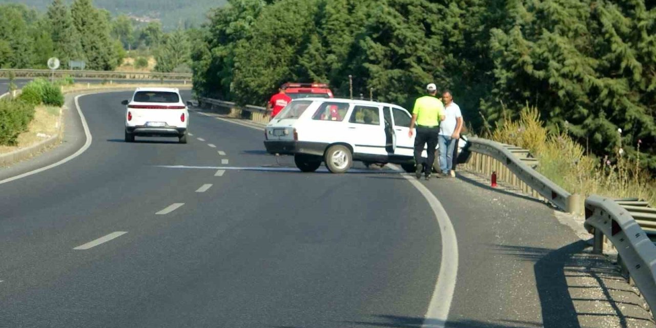Yanan otomobil itfaiye ekiplerini alarma geçirdi
