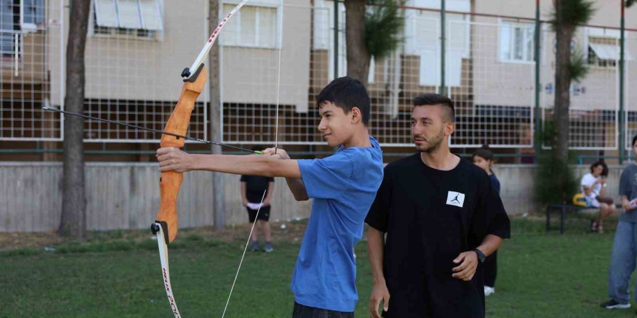 Aydın Büyükşehir Belediyesi’nin okçuluk kursu ilgi görüyor