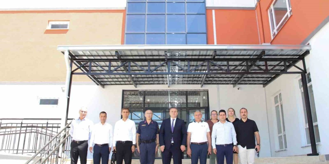 Kaymakam Taş, Köşk Adnan Menderes İlkokulu inşaatında incelemede bulundu