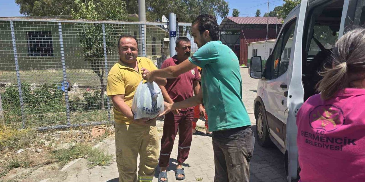 Bağışlanan karpuzlar Germencik’te dağıtıldı