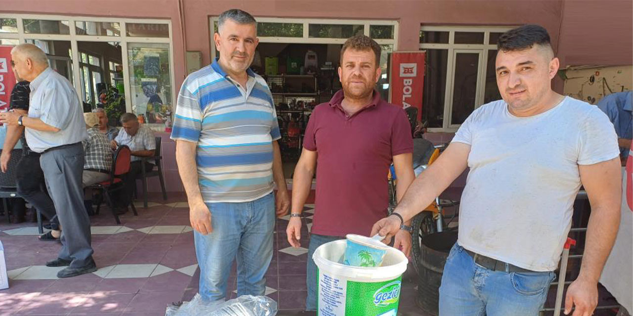 Köşk’te esnaflardan aşure hayrı