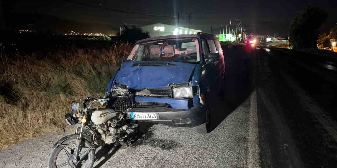 Söke’de minibüs motosiklete çarptı: 3 yaralı