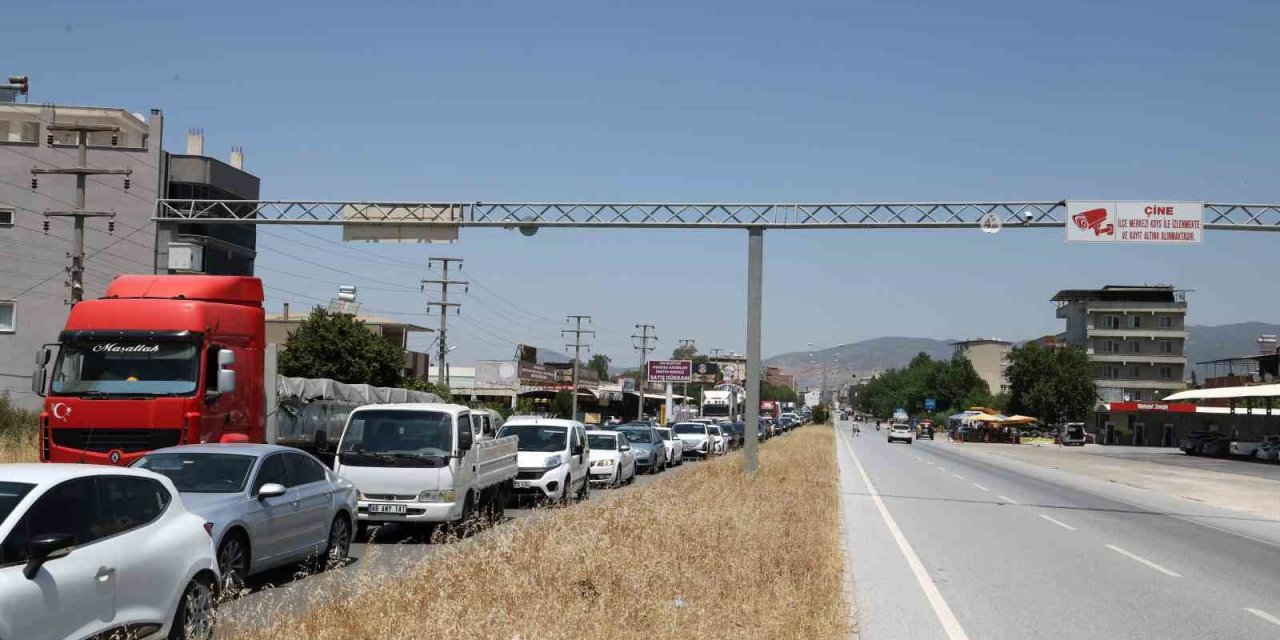 Araç kuyruğunun bir ucu Aydın, diğer ucu Muğla’da