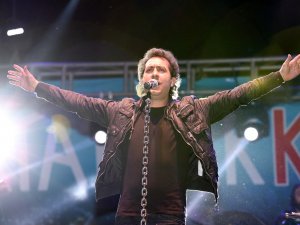 Manisalılar Kayahan’ı "Yemin Ettim" Şarkısıyla Andı