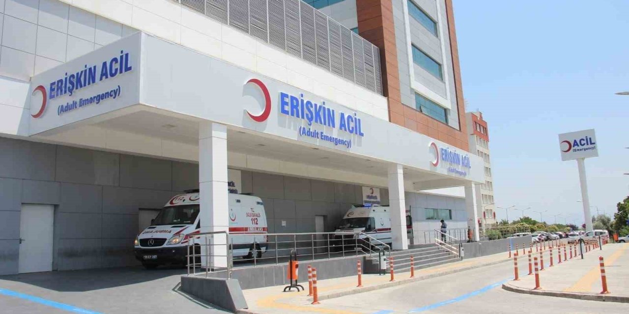 Kar maskeli şahıs çocuğu başından bıçakla ağır yaraladı