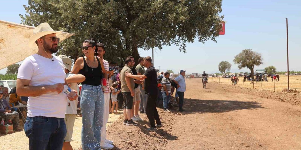 Kızılcabölük Rahvan At Yarışları yoğun katılımla gerçekleşti