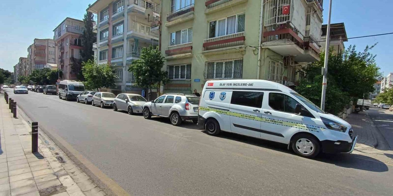 Yaşlı adam evinde ölü bulundu