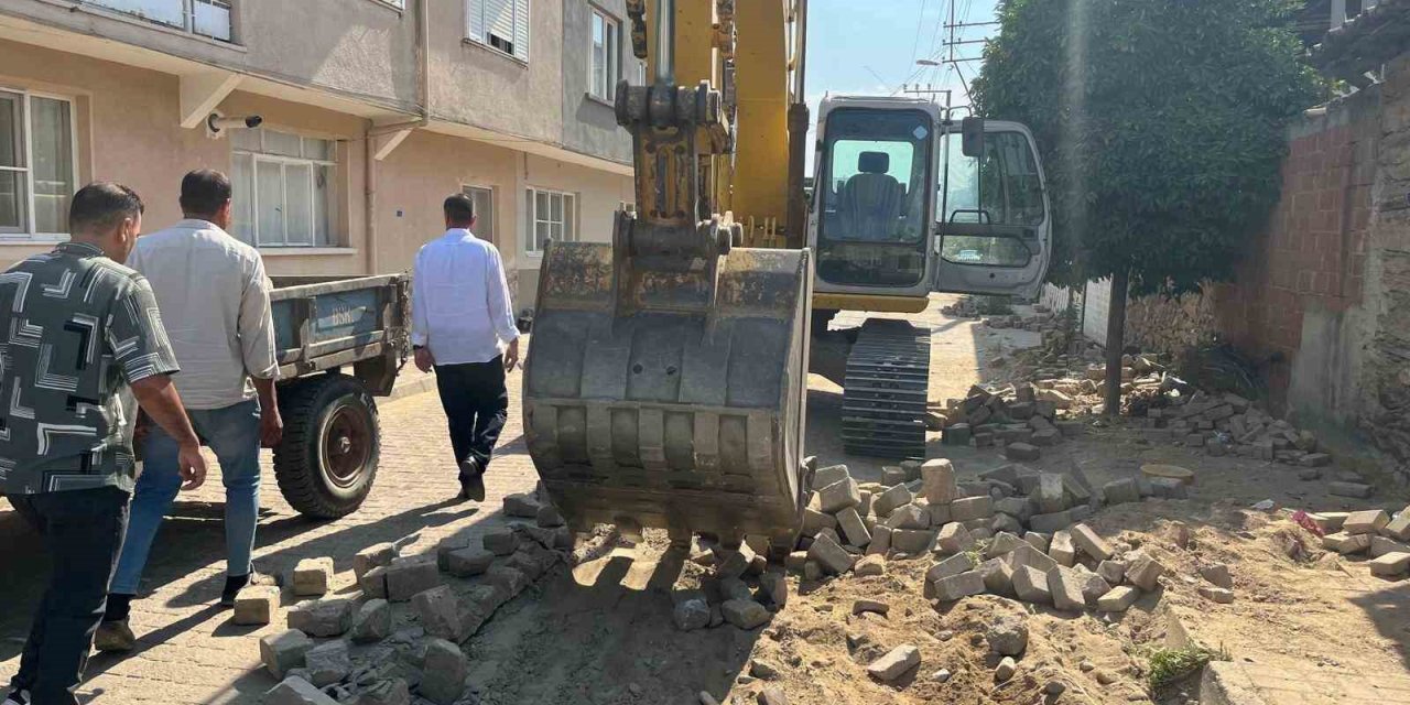 Yenipazar’da yol ve kaldırım çalışmaları devam ediyor