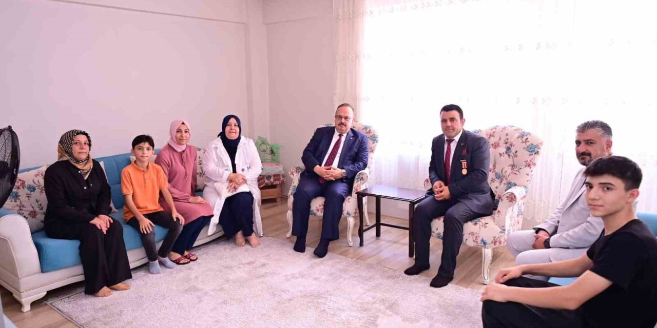 Vali Canbolat, 15 Temmuz’un yıldönümünde şehit aileleri ve gazileri unutmadı
