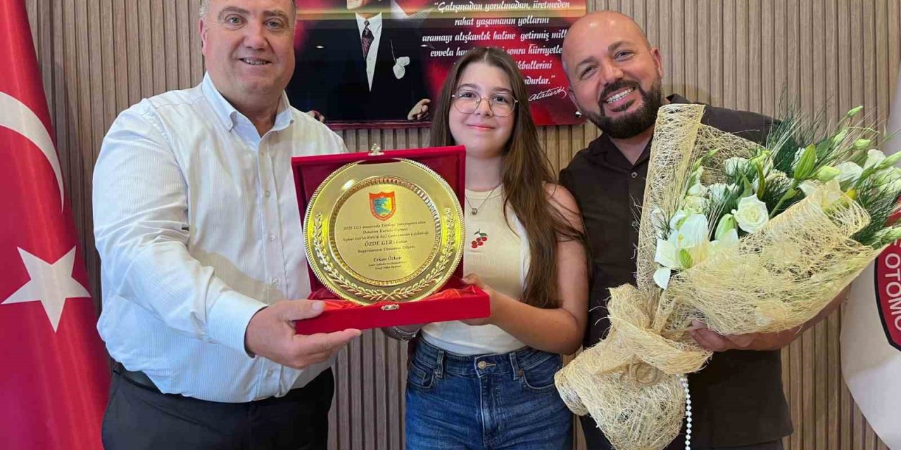 İzmirli Özde, LGS’de Türkiye birincisi oldu