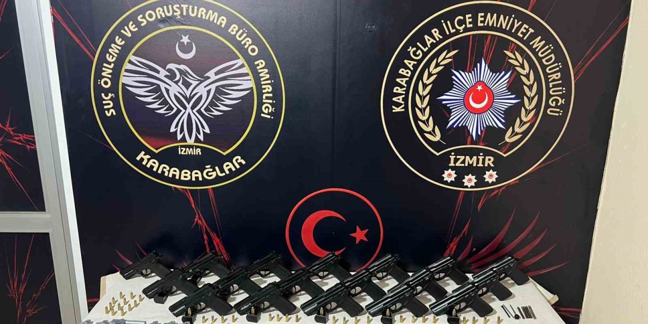 İzmir’de silah ticareti operasyonu: Gizli bölmelerde ele geçirildi