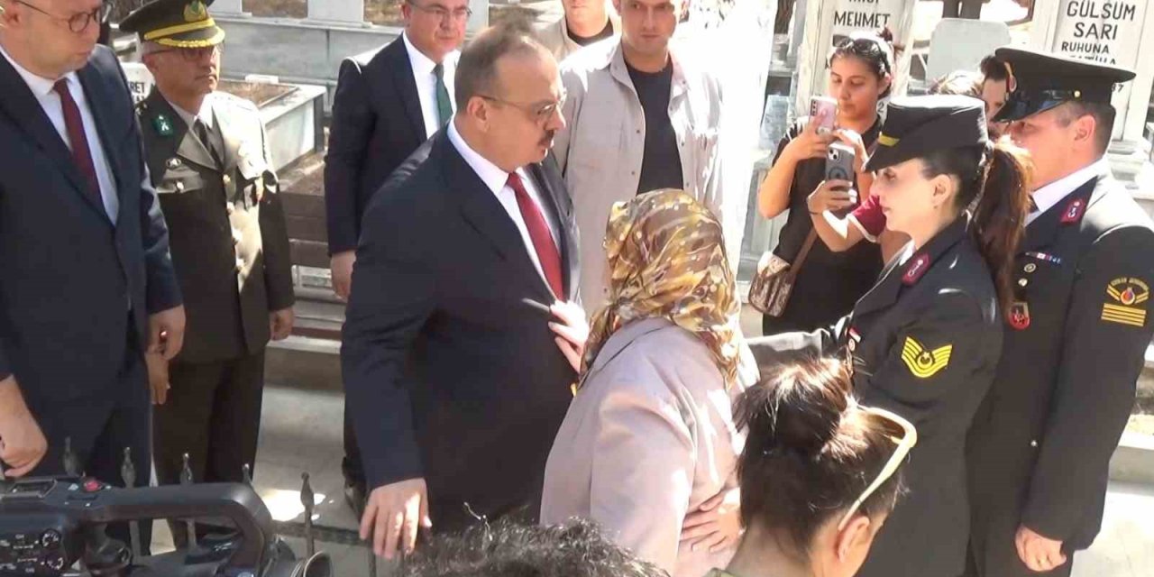 Oğlunun mezarına sarılamayan anne Şengüroğlu: "Bir kapı açılsın yeter"