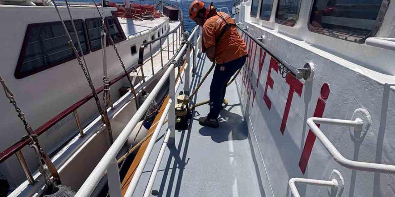 Bodrum’da su alan tekneyi KIYEM ekipleri müdahale etti