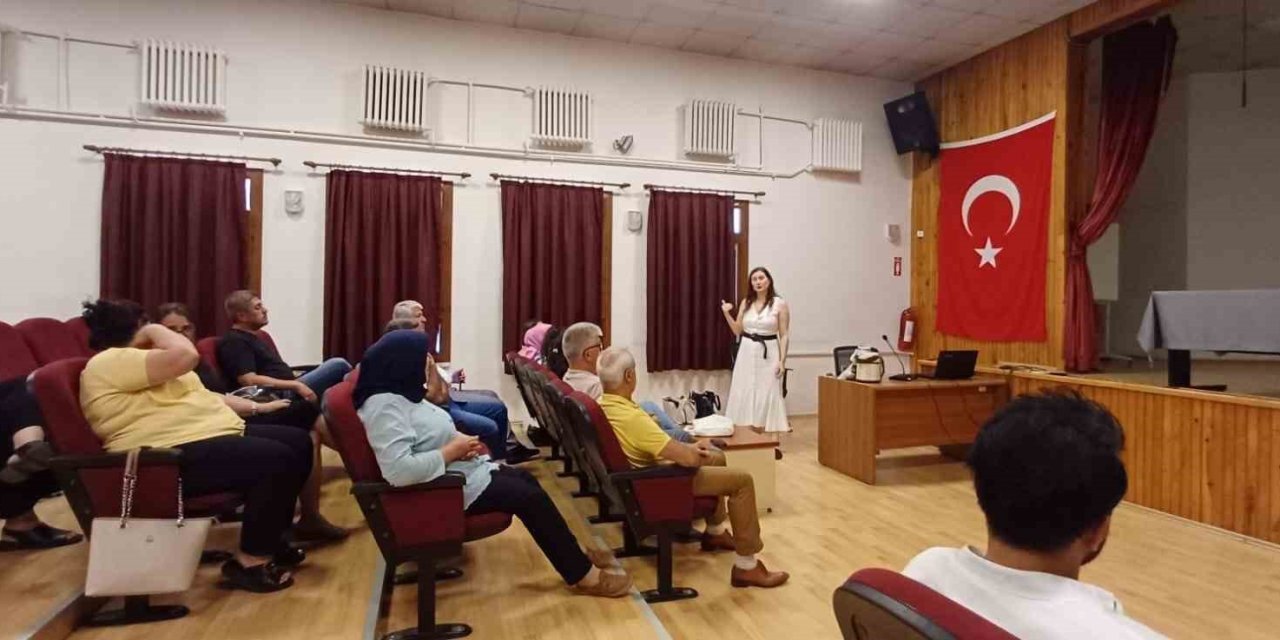 Bornovalı muhtarlara ’diksiyon’ eğitimi