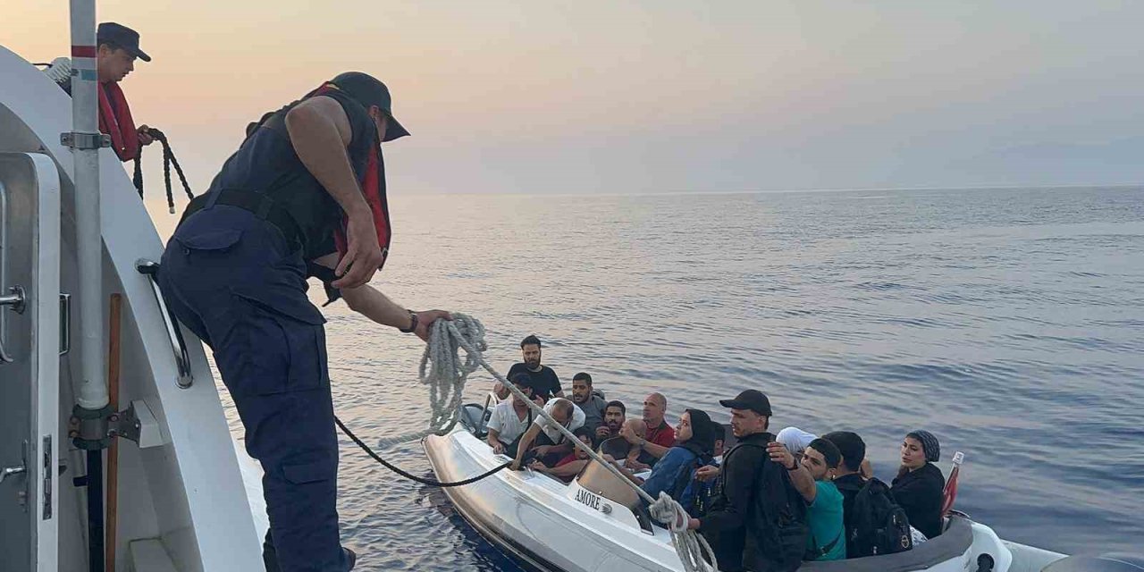 Bodrum’da 20 düzensiz göçmen kurtarıldı